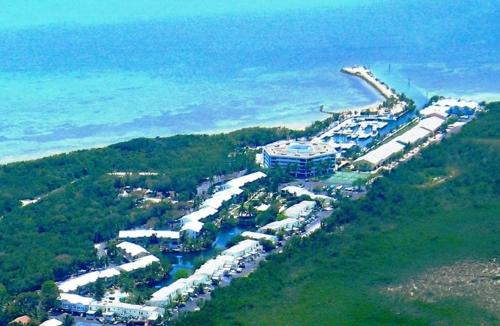 LICENSED MGR - BRAND NEW LUXURIOUS OCEANFRONT CONDO! STUNNING VIEWS! BEACH RESORT! 2 KING Beds! - image 12