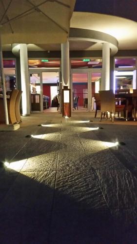Sunset Split Rooms - image 6