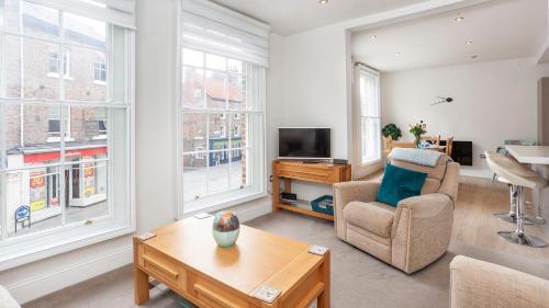 The King's- Gorgeous City Centre Apartment - image 9