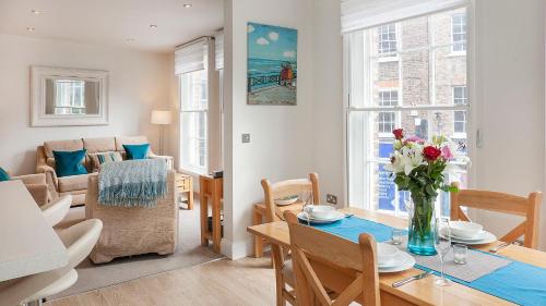 The King's- Gorgeous City Centre Apartment - image 11