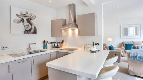 The King's- Gorgeous City Centre Apartment - image 6