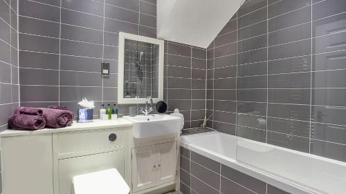 The King's- Gorgeous City Centre Apartment - image 8