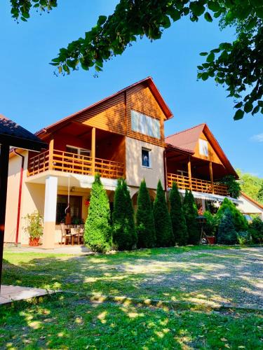 B&B Bushtyno - Янтарная форель - Bed and Breakfast Bushtyno