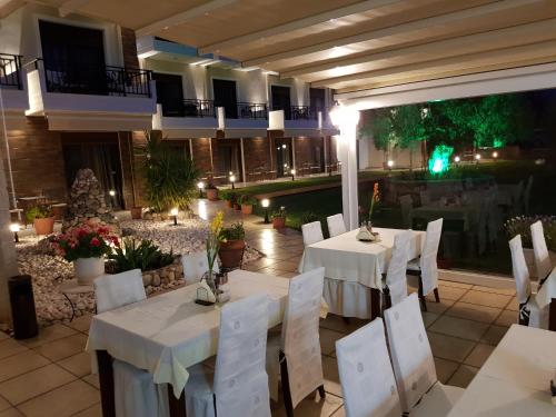 Saint George Beach Hotel - image 8