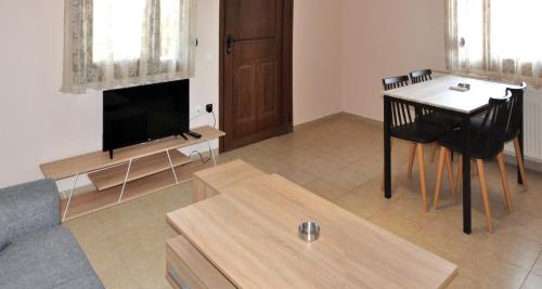 2 bedrooms, 3 beds