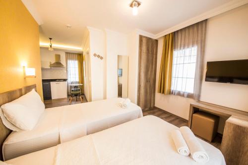 2 twin beds