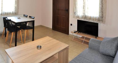 2 bedrooms, 3 beds
