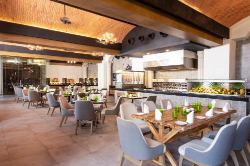 Restaurant, Wyndham Alltra Playa del Carmen Adults Only All  Inclusive in Playa Del Carmen