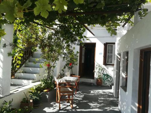  Manu's (Great GrandMother's) House, Pension in Skyros