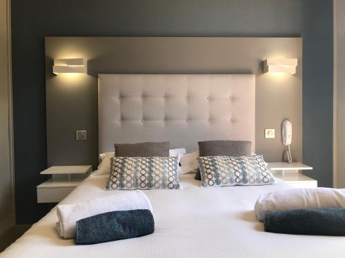 Hotel La Calanque - image 4