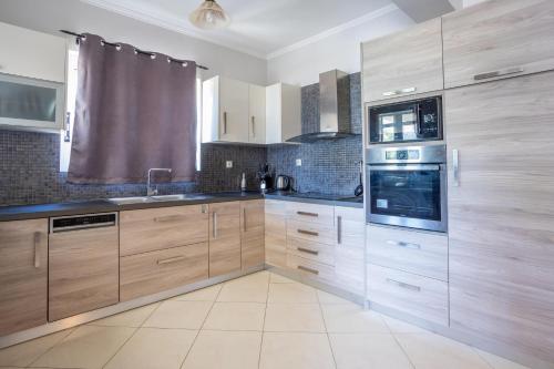 THEA FAMILY APARTMENT - image 4