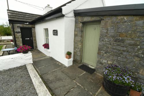 Exterior view, The Old Cottage in Knocknaranhy