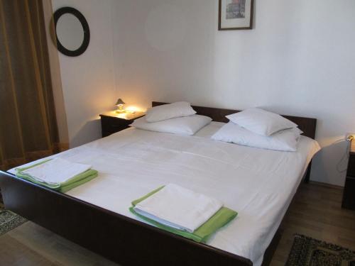 Vintage City Rooms
