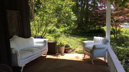 Balkons/terase, Wedgwood Manor and Glamping Retreat in Kraufordbeja (BC)