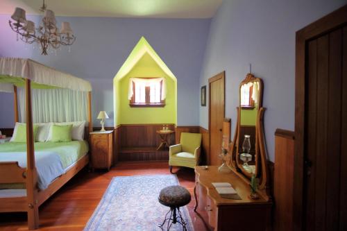 Wedgwood Manor and Glamping Retreat in Kraufordbeja (BC)