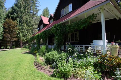 Viesnīcas āriene, Wedgwood Manor and Glamping Retreat in Kraufordbeja (BC)