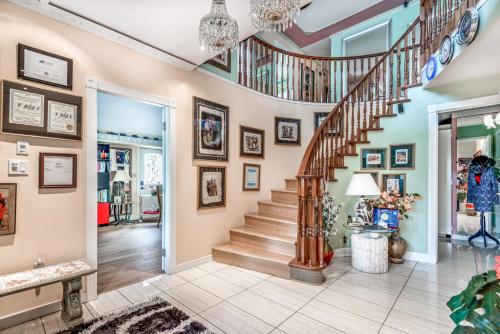 Diana's Luxury Bed and Breakfast in Vancouver, Canada