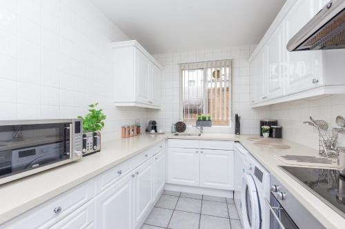 3 bedrooms, 5 beds