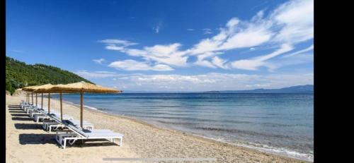 Maisonette with Sea View & Pool in Paliouri