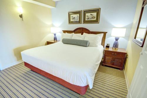 Club Wyndham Inn on Long Wharf - image 4