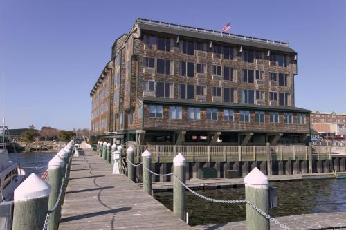 Club Wyndham Inn on Long Wharf - image 8
