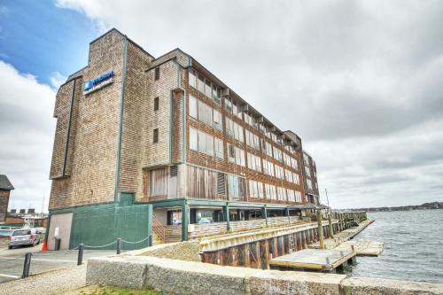 Club Wyndham Inn on Long Wharf - image 9