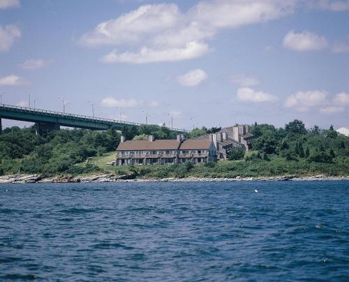 Wyndham Newport Overlook