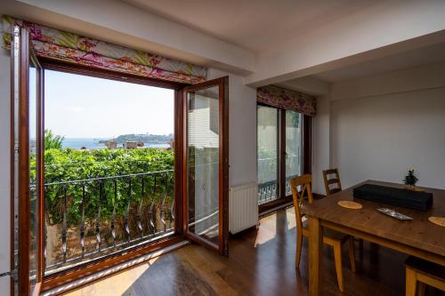  Breath Taking Bosporus view Villa in Cihangir, Pension in Istanbul