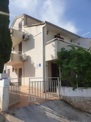 Apartments with a parking space Businci Ciovo - 17652
