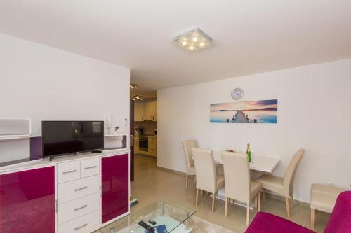 Two-Bedroom Apartment with Terrace and Sea View image 1
