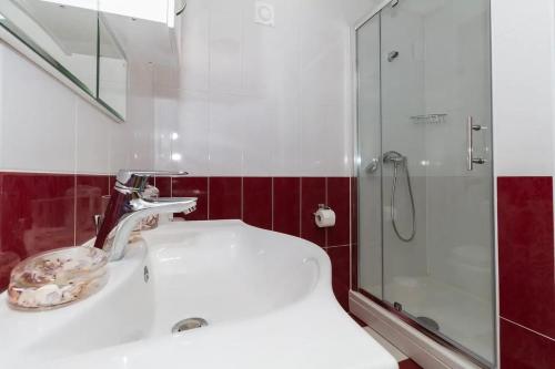 Three-Bedroom Apartment with Terrace and Sea View room in Apartment Vodice 16249c