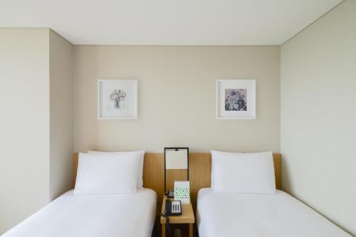 Deluxe Twin Room - City View image 4