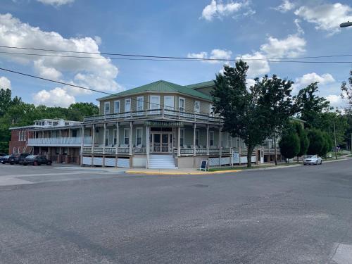 Original Springs Hotel - image 10