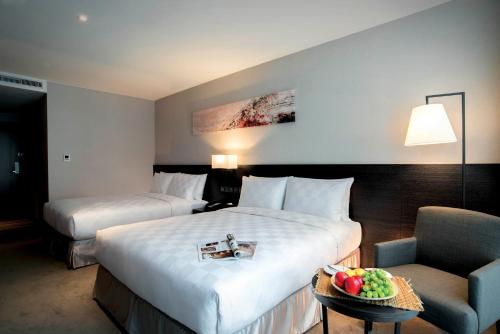 2 queen beds
