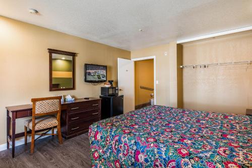 Budget Inn Anaheim / Santa Fe Springs - image 3