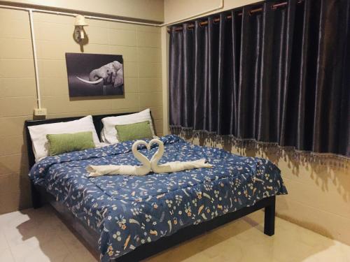 Nett Hotel Stop at Nett Hotel to discover the wonders of Lopburi. The property features a wide range of facilities to make your stay a pleasant experience. Service-minded staff will welcome and guide you at Nett
