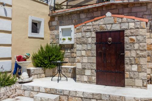 Pintu masuk, Sunny Nest Apartments in Kotor