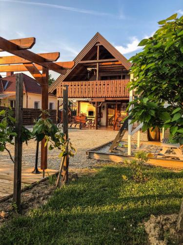 ทัศนียภาพภายนอกโรงแรม, Tulipanos vendeghaz in เฟอร์ตอสเซนต์มิคลอส