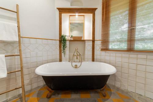 Le Mas des Cerisiers JACUZZI et SAUNA inclus pour tous les logements - 화장실