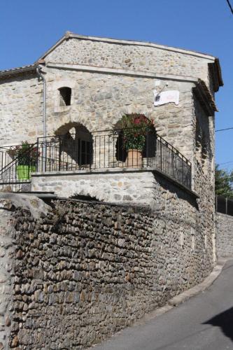 gîte jaune Ardèche L'Avventura