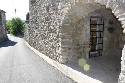 gîte jaune Ardèche L'Avventura