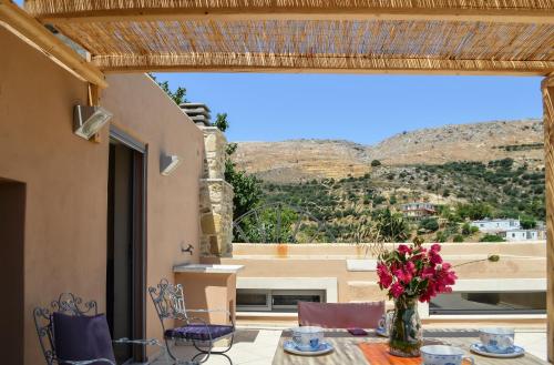  Dion: Artist's Stone House With Countryside Views in Áyios Yeóryios