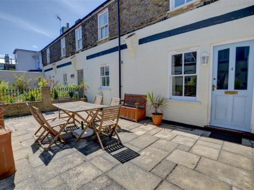 Holiday Home Cam Court gîte à louer Best Western Churchill Hotel