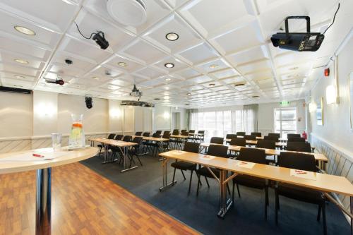 Thon Hotel Sandnes - image 2
