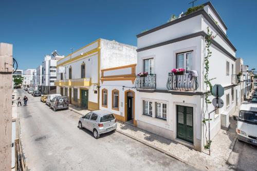  Casa Amarela by MarsAlgarve, Unterkunft in Olhão