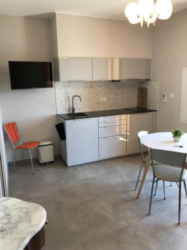 Kitchen, Le Petit Bijou Sete, 4 appartements au centre ville, 3 avec vue canal in Sete