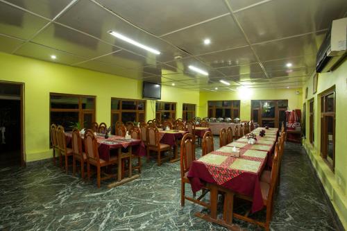 Restaurant, Bandipur Mountain Resort in Bandipur