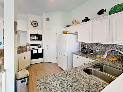 New Listing! Updated Home With Decks Walk To Beach Home - image 7