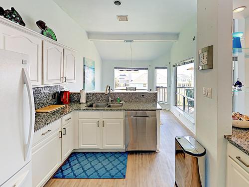 New Listing! Updated Home With Decks Walk To Beach Home - image 8
