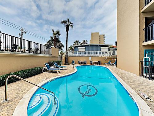 New Listing! Beachfront Condo With Pool & Balcony Condo - image 2